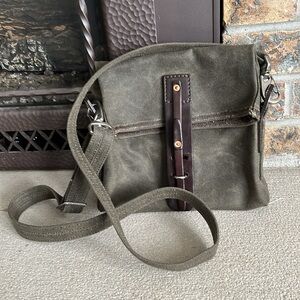 Saddleback Leather Mountainback Collection Waxed Canvas Gear Bag